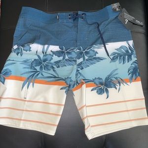 O’Neil at the knee 20” stretch size 32